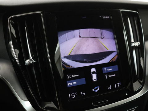 Volvo V60 2.0 B4 Momentum | Stoel & stuurverwarming | Trekhaak | Camera | Adaptive cruise | Carplay | Achterbankverwarming | Full LED | Navigatie