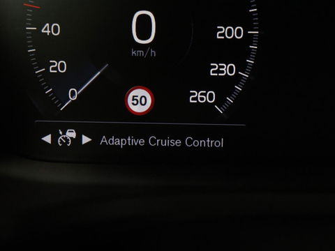 Volvo V60 2.0 B4 Momentum | Stoel & stuurverwarming | Trekhaak | Camera | Adaptive cruise | Carplay | Achterbankverwarming | Full LED | Navigatie