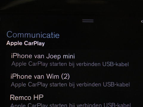 Volvo V60 2.0 B4 Momentum | Stoel & stuurverwarming | Trekhaak | Camera | Adaptive cruise | Carplay | Achterbankverwarming | Full LED | Navigatie