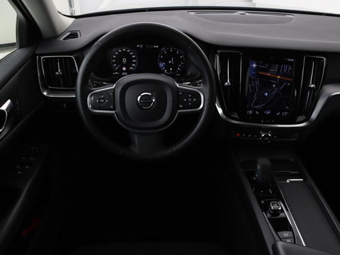 Volvo V60 2.0 B4 Momentum | Stoel & stuurverwarming | Trekhaak | Camera | Adaptive cruise | Carplay | Achterbankverwarming | Full LED | Navigatie