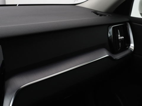 Volvo V60 2.0 B4 Momentum | Stoel & stuurverwarming | Trekhaak | Camera | Adaptive cruise | Carplay | Achterbankverwarming | Full LED | Navigatie