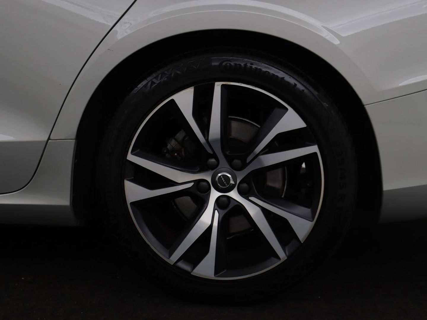 Volvo V60 2.0 B4 Momentum | Stoel & stuurverwarming | Trekhaak | Camera | Adaptive cruise | Carplay | Achterbankverwarming | Full LED | Navigatie