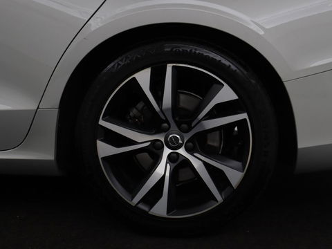 Volvo V60 2.0 B4 Momentum | Stoel & stuurverwarming | Trekhaak | Camera | Adaptive cruise | Carplay | Achterbankverwarming | Full LED | Navigatie