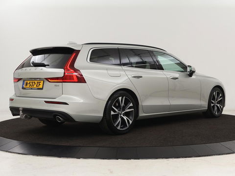 Volvo V60 2.0 B4 Momentum | Stoel & stuurverwarming | Trekhaak | Camera | Adaptive cruise | Carplay | Achterbankverwarming | Full LED | Navigatie