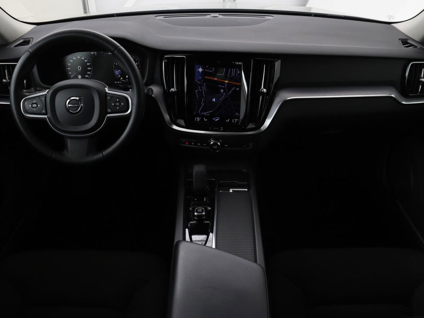 Volvo V60 2.0 B4 Momentum | Stoel & stuurverwarming | Trekhaak | Camera | Adaptive cruise | Carplay | Achterbankverwarming | Full LED | Navigatie