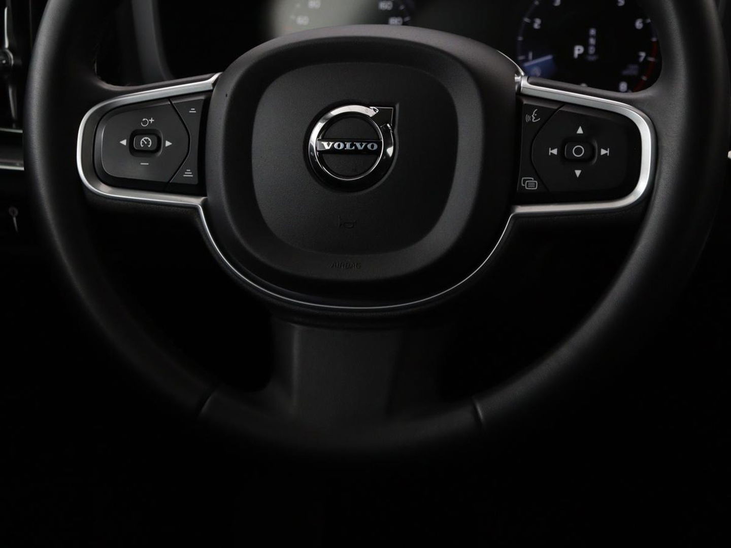 Volvo V60 2.0 B4 Momentum | Stoel & stuurverwarming | Trekhaak | Camera | Adaptive cruise | Carplay | Achterbankverwarming | Full LED | Navigatie
