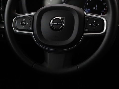 Volvo V60 2.0 B4 Momentum | Stoel & stuurverwarming | Trekhaak | Camera | Adaptive cruise | Carplay | Achterbankverwarming | Full LED | Navigatie
