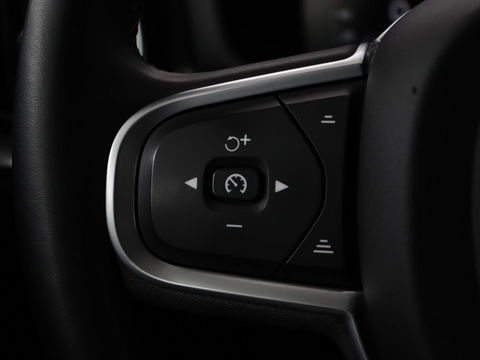 Volvo V60 2.0 B4 Momentum | Stoel & stuurverwarming | Trekhaak | Camera | Adaptive cruise | Carplay | Achterbankverwarming | Full LED | Navigatie