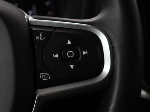 Volvo V60 2.0 B4 Momentum | Stoel & stuurverwarming | Trekhaak | Camera | Adaptive cruise | Carplay | Achterbankverwarming | Full LED | Navigatie