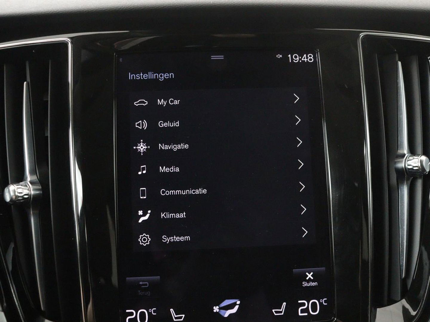 Volvo V60 2.0 B4 Momentum | Stoel & stuurverwarming | Trekhaak | Camera | Adaptive cruise | Carplay | Achterbankverwarming | Full LED | Navigatie