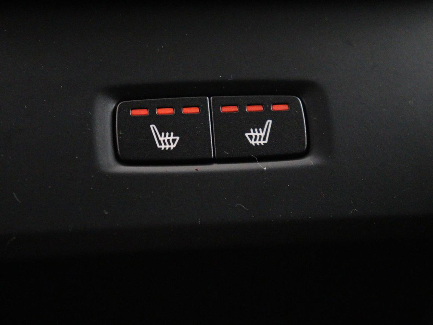 Volvo V60 2.0 B4 Momentum | Stoel & stuurverwarming | Trekhaak | Camera | Adaptive cruise | Carplay | Achterbankverwarming | Full LED | Navigatie