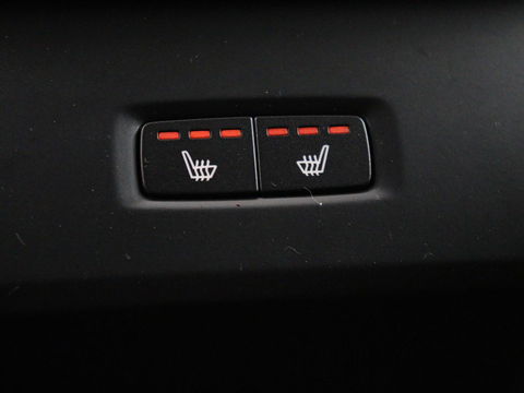 Volvo V60 2.0 B4 Momentum | Stoel & stuurverwarming | Trekhaak | Camera | Adaptive cruise | Carplay | Achterbankverwarming | Full LED | Navigatie