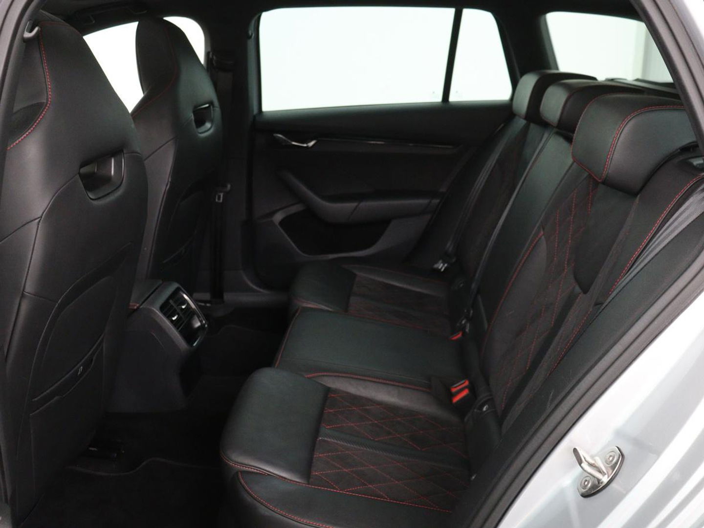 Škoda Octavia 1.4 TSI RS iV PHEV Business | Panoramadak | Leder/Alcantara | Adaptive cruise | Massage | Camera | Side Assist | Matrix LED | Carplay | Memory | Navigatie