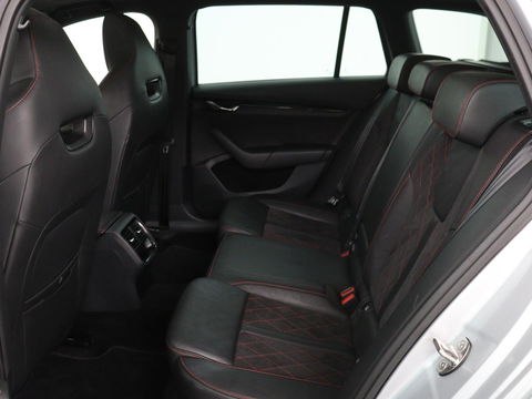 Škoda Octavia 1.4 TSI RS iV PHEV Business | Panoramadak | Leder/Alcantara | Adaptive cruise | Massage | Camera | Side Assist | Matrix LED | Carplay | Memory | Navigatie
