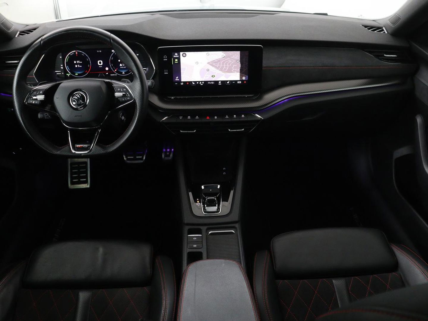 Škoda Octavia 1.4 TSI RS iV PHEV Business | Panoramadak | Leder/Alcantara | Adaptive cruise | Massage | Camera | Side Assist | Matrix LED | Carplay | Memory | Navigatie