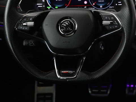 Škoda Octavia 1.4 TSI RS iV PHEV Business | Panoramadak | Leder/Alcantara | Adaptive cruise | Massage | Camera | Side Assist | Matrix LED | Carplay | Memory | Navigatie