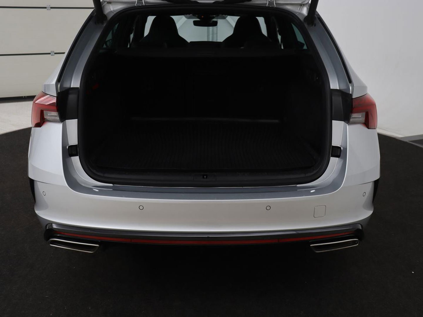 Škoda Octavia 1.4 TSI RS iV PHEV Business | Panoramadak | Leder/Alcantara | Adaptive cruise | Massage | Camera | Side Assist | Matrix LED | Carplay | Memory | Navigatie