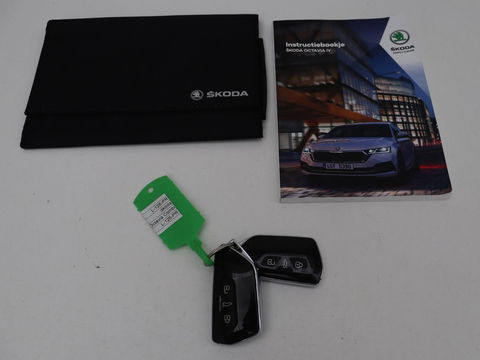 Škoda Octavia 1.4 TSI RS iV PHEV Business | Panoramadak | Leder/Alcantara | Adaptive cruise | Massage | Camera | Side Assist | Matrix LED | Carplay | Memory | Navigatie