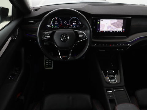 Škoda Octavia 1.4 TSI RS iV PHEV Business | Panoramadak | Leder/Alcantara | Adaptive cruise | Massage | Camera | Side Assist | Matrix LED | Carplay | Memory | Navigatie
