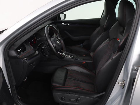 Škoda Octavia 1.4 TSI RS iV PHEV Business | Panoramadak | Leder/Alcantara | Adaptive cruise | Massage | Camera | Side Assist | Matrix LED | Carplay | Memory | Navigatie