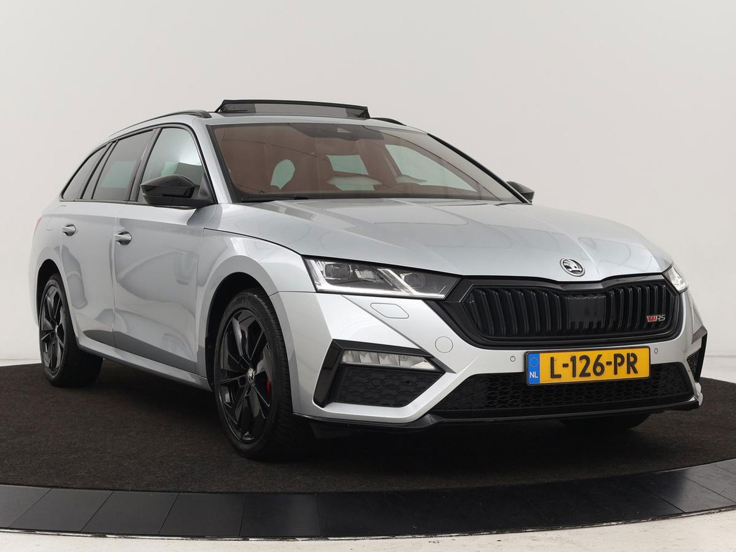 Škoda Octavia 1.4 TSI RS iV PHEV Business | Panoramadak | Leder/Alcantara | Adaptive cruise | Massage | Camera | Side Assist | Matrix LED | Carplay | Memory | Navigatie
