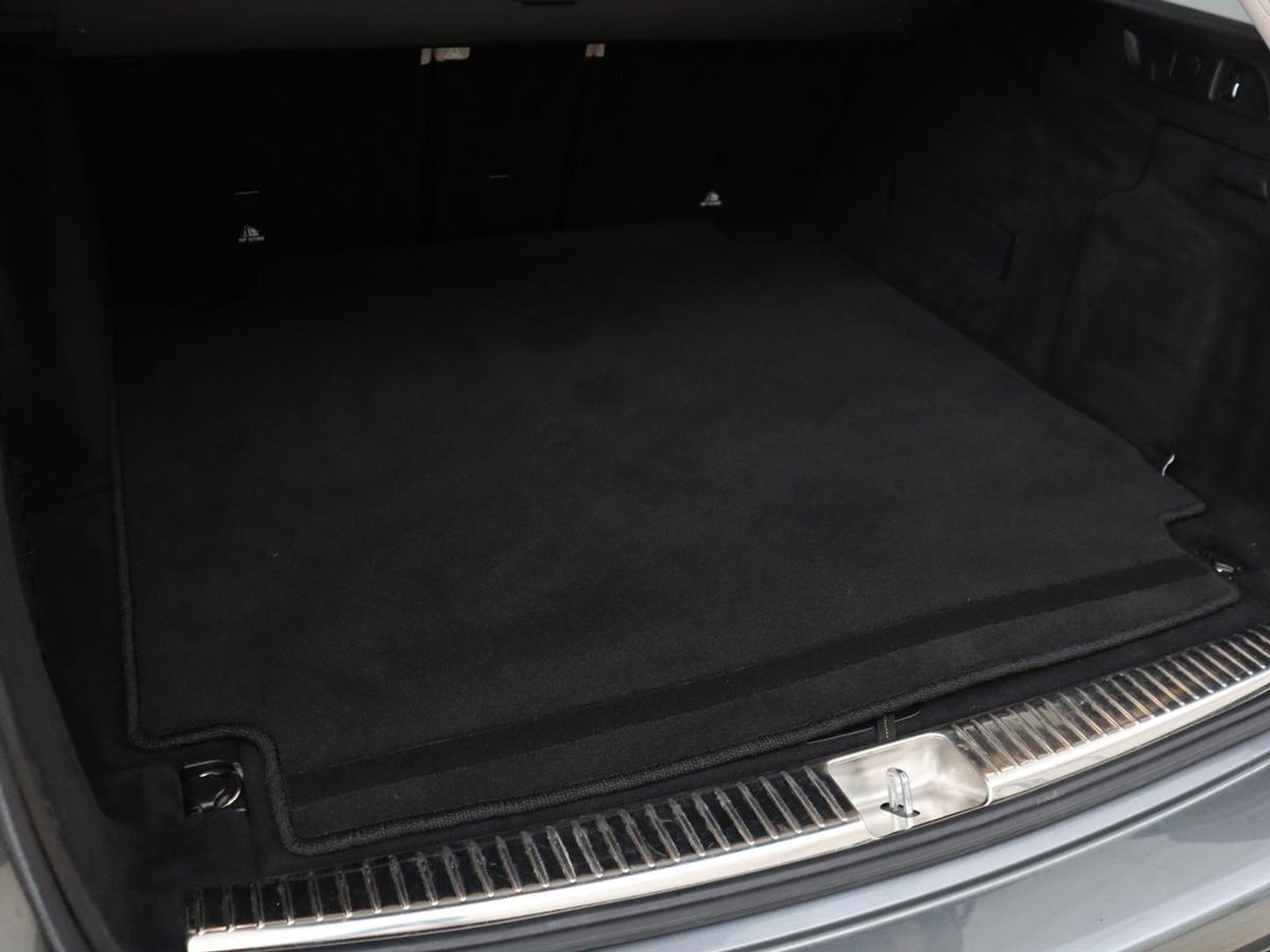 Mercedes-Benz E-Klasse 200 Business Solutions | Leder | 360 camera | Stoelverwarming | Carplay | Matrix LED | Widescreen | Park Assist | Navigatie | Memory