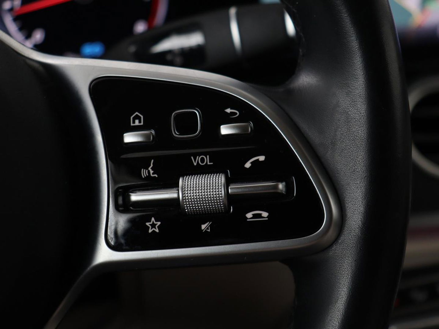 Mercedes-Benz E-Klasse 200 Business Solutions | Leder | 360 camera | Stoelverwarming | Carplay | Matrix LED | Widescreen | Park Assist | Navigatie | Memory