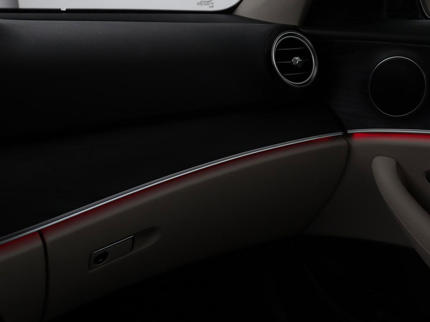 Mercedes-Benz E-Klasse 200 Business Solutions | Leder | 360 camera | Stoelverwarming | Carplay | Matrix LED | Widescreen | Park Assist | Navigatie | Memory