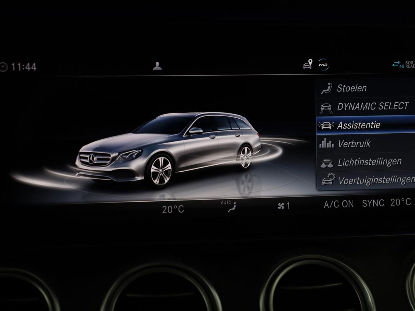 Mercedes-Benz E-Klasse 200 Business Solutions | Leder | 360 camera | Stoelverwarming | Carplay | Matrix LED | Widescreen | Park Assist | Navigatie | Memory