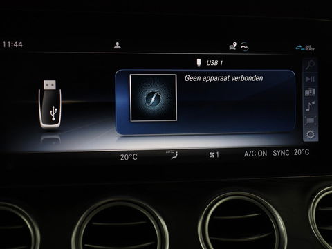 Mercedes-Benz E-Klasse 200 Business Solutions | Leder | 360 camera | Stoelverwarming | Carplay | Matrix LED | Widescreen | Park Assist | Navigatie | Memory