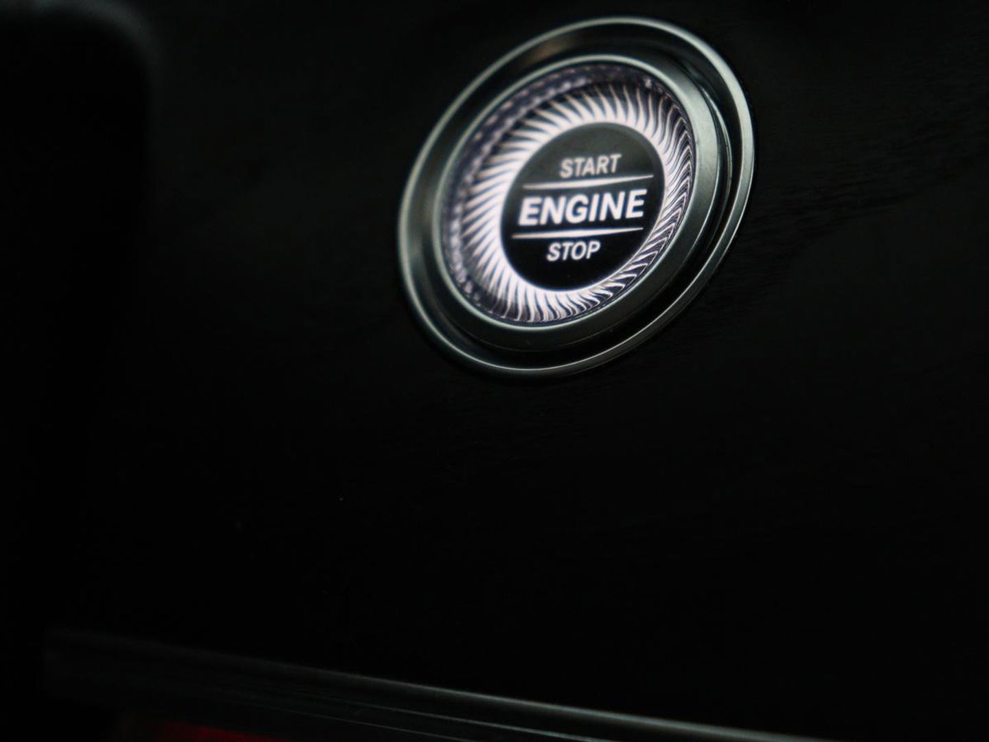 Mercedes-Benz E-Klasse 200 Business Solutions | Leder | 360 camera | Stoelverwarming | Carplay | Matrix LED | Widescreen | Park Assist | Navigatie | Memory