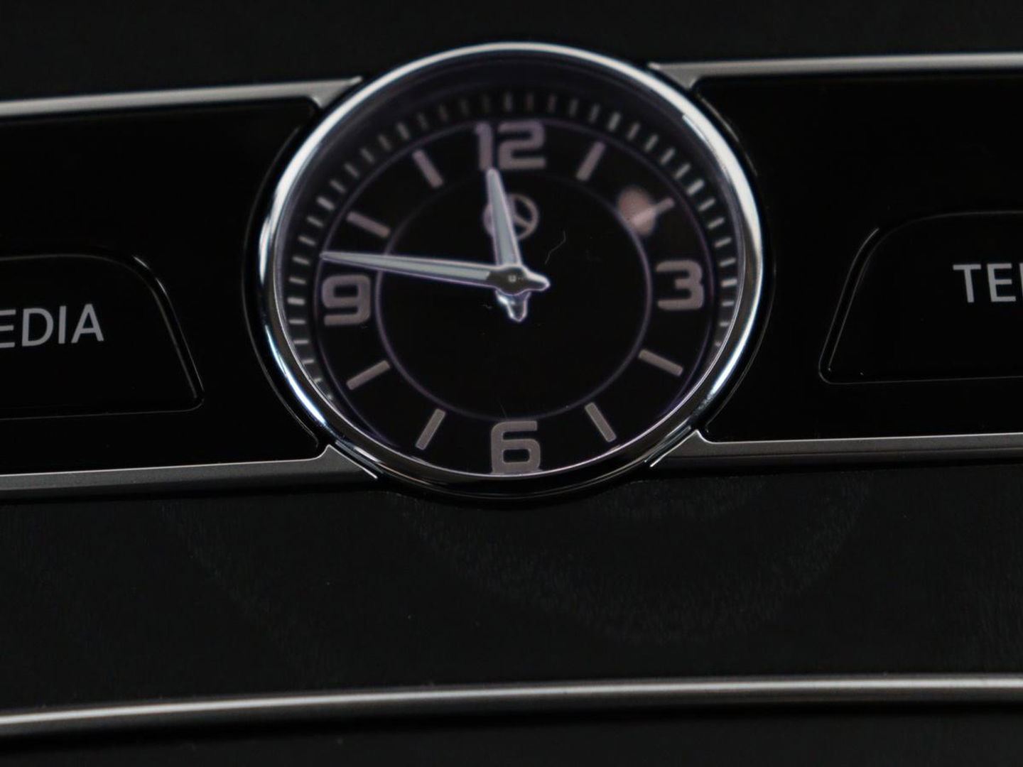 Mercedes-Benz E-Klasse 200 Business Solutions | Leder | 360 camera | Stoelverwarming | Carplay | Matrix LED | Widescreen | Park Assist | Navigatie | Memory