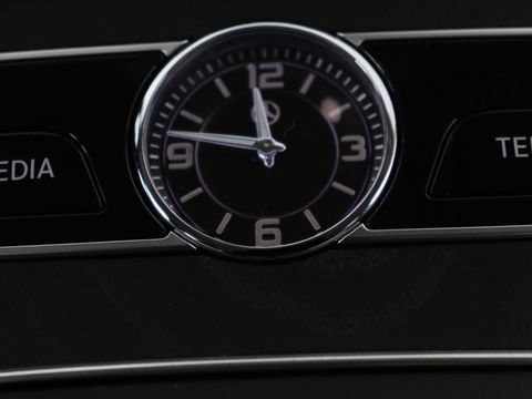 Mercedes-Benz E-Klasse 200 Business Solutions | Leder | 360 camera | Stoelverwarming | Carplay | Matrix LED | Widescreen | Park Assist | Navigatie | Memory