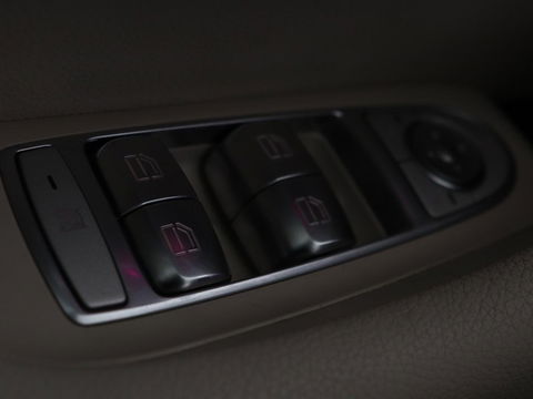 Mercedes-Benz E-Klasse 200 Business Solutions | Leder | 360 camera | Stoelverwarming | Carplay | Matrix LED | Widescreen | Park Assist | Navigatie | Memory