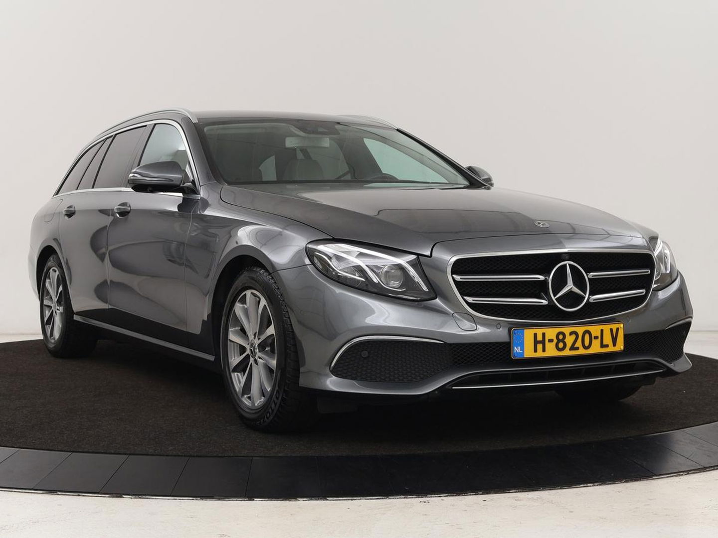 Mercedes-Benz E-Klasse 200 Business Solutions | Leder | 360 camera | Stoelverwarming | Carplay | Matrix LED | Widescreen | Park Assist | Navigatie | Memory