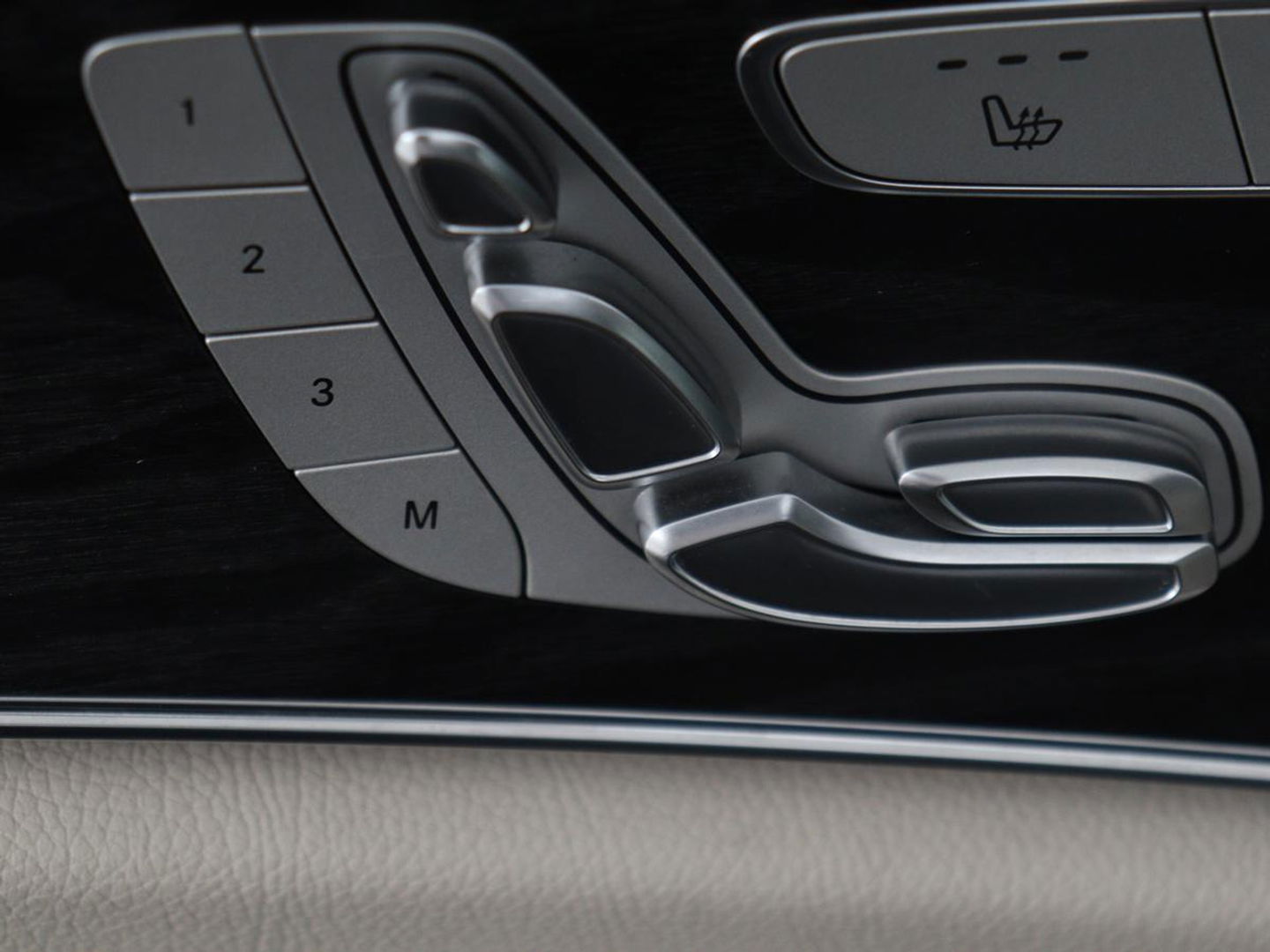 Mercedes-Benz E-Klasse 200 Business Solutions | Leder | 360 camera | Stoelverwarming | Carplay | Matrix LED | Widescreen | Park Assist | Navigatie | Memory