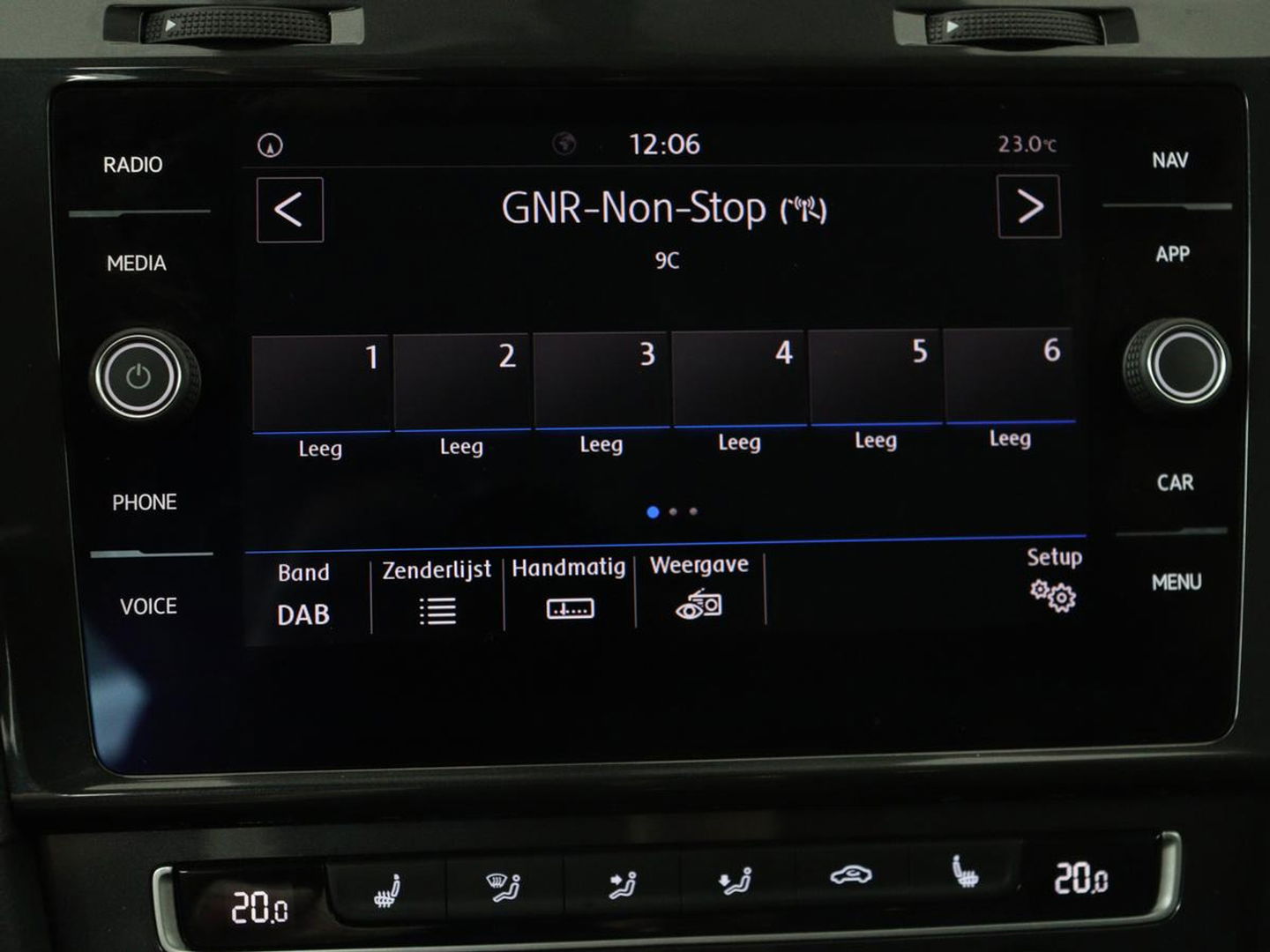 Volkswagen Golf 1.5 TSI Comfortline Business | Stoelverwarming | Massage | Carplay | Navigatie | Adaptive cruise | Climate control | Parkeerhulp | Bluetooth