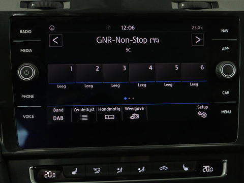 Volkswagen Golf 1.5 TSI Comfortline Business | Stoelverwarming | Massage | Carplay | Navigatie | Adaptive cruise | Climate control | Parkeerhulp | Bluetooth