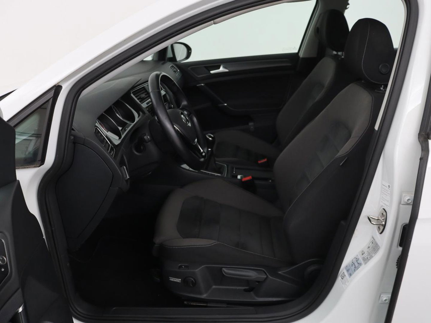 Volkswagen Golf 1.5 TSI Comfortline Business | Stoelverwarming | Massage | Carplay | Navigatie | Adaptive cruise | Climate control | Parkeerhulp | Bluetooth