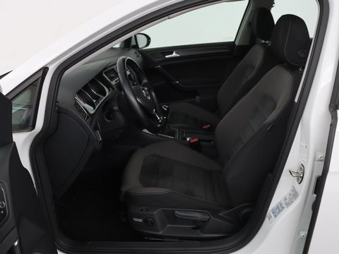 Volkswagen Golf 1.5 TSI Comfortline Business | Stoelverwarming | Massage | Carplay | Navigatie | Adaptive cruise | Climate control | Parkeerhulp | Bluetooth