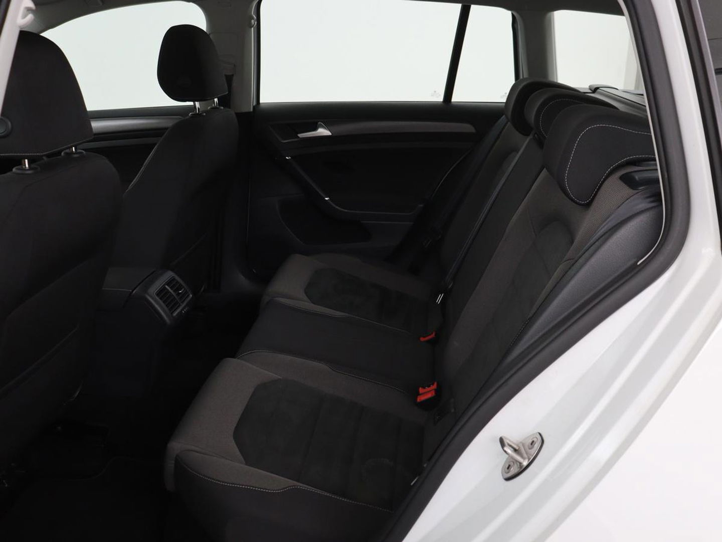 Volkswagen Golf 1.5 TSI Comfortline Business | Stoelverwarming | Massage | Carplay | Navigatie | Adaptive cruise | Climate control | Parkeerhulp | Bluetooth