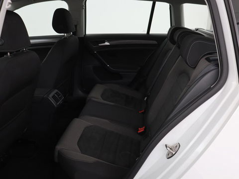 Volkswagen Golf 1.5 TSI Comfortline Business | Stoelverwarming | Massage | Carplay | Navigatie | Adaptive cruise | Climate control | Parkeerhulp | Bluetooth