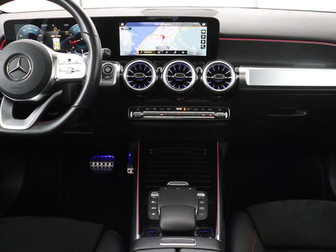 Mercedes-Benz GLB-Klasse 200 Business Solution AMG 7-persoons | Panoramadak | Trekhaak | Stoelverwarming | Matrix LED | Memory | Keyless | Camera | Navigatie