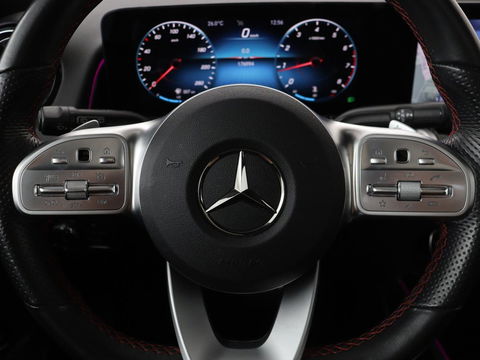 Mercedes-Benz GLB-Klasse 200 Business Solution AMG 7-persoons | Panoramadak | Trekhaak | Stoelverwarming | Matrix LED | Memory | Keyless | Camera | Navigatie