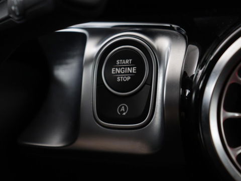 Mercedes-Benz GLB-Klasse 200 Business Solution AMG 7-persoons | Panoramadak | Trekhaak | Stoelverwarming | Matrix LED | Memory | Keyless | Camera | Navigatie