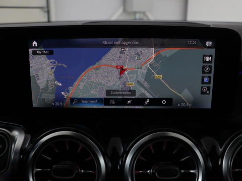 Mercedes-Benz GLB-Klasse 200 Business Solution AMG 7-persoons | Panoramadak | Trekhaak | Stoelverwarming | Matrix LED | Memory | Keyless | Camera | Navigatie