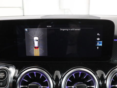 Mercedes-Benz GLB-Klasse 200 Business Solution AMG 7-persoons | Panoramadak | Trekhaak | Stoelverwarming | Matrix LED | Memory | Keyless | Camera | Navigatie
