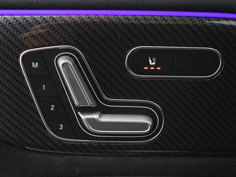 Mercedes-Benz GLB-Klasse 200 Business Solution AMG 7-persoons | Panoramadak | Trekhaak | Stoelverwarming | Matrix LED | Memory | Keyless | Camera | Navigatie