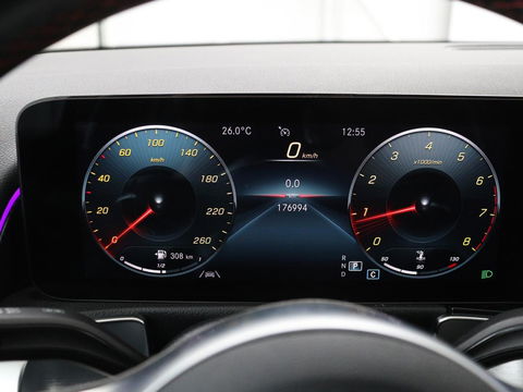 Mercedes-Benz GLB-Klasse 200 Business Solution AMG 7-persoons | Panoramadak | Trekhaak | Stoelverwarming | Matrix LED | Memory | Keyless | Camera | Navigatie
