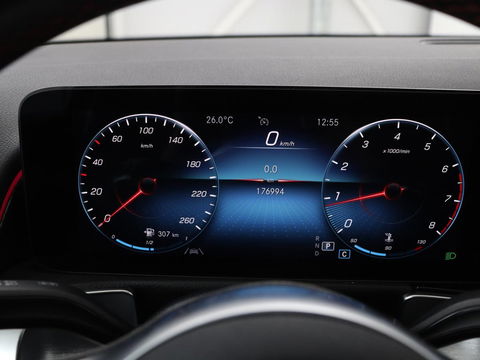 Mercedes-Benz GLB-Klasse 200 Business Solution AMG 7-persoons | Panoramadak | Trekhaak | Stoelverwarming | Matrix LED | Memory | Keyless | Camera | Navigatie